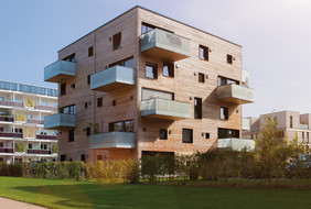 Häuser wie der 5-geschossige, aus Massivholz errichtete Woodcube in Hamburg, gebaut 2012/2013, könnten in der Hansestadt künftig ohne Einzelfallgenehmigung gebaut werden. Quelle: DeepGreen / Foto: Marco Rothenburger